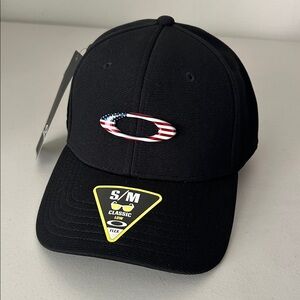 Oakley Tincan Flex‑Fit Hat NWT • Black w/ American Flag Icon • Fitted Cap
